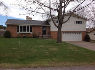 225 S Pansy St, Ishpeming, MI 49849