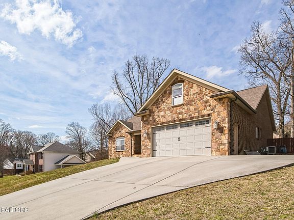 2nd image of 354 Meadowlake Cir