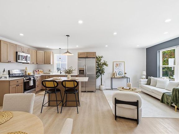 3rd image of 39 Douglas Ave