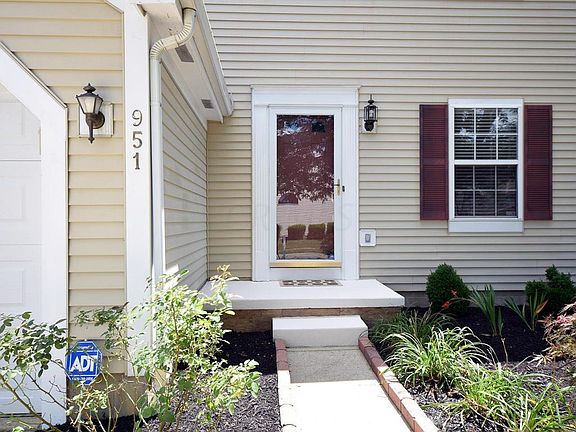 3rd image of 951 Brockwell Dr