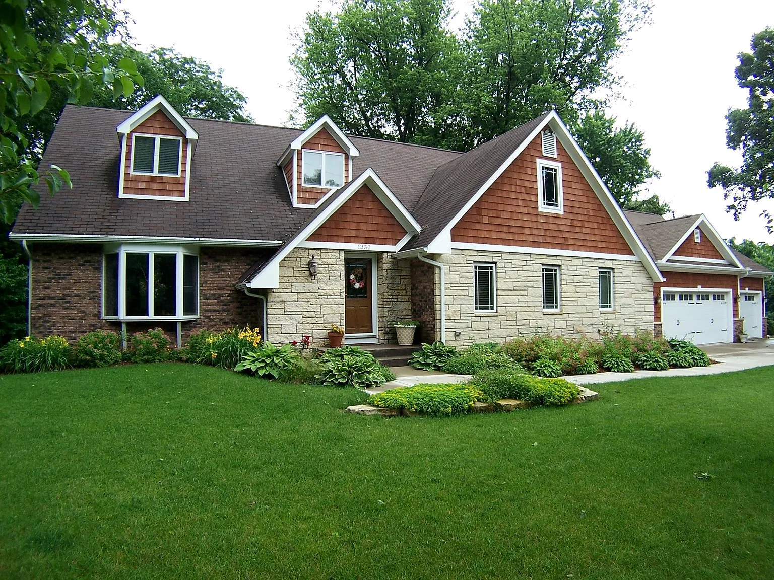1330 Crestline Ct photo 1