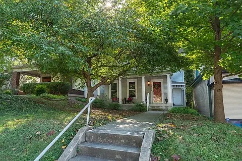 1302 Hepburn Ave — Photo 2