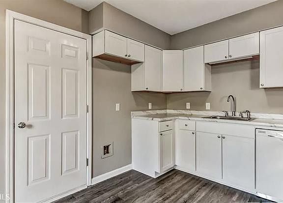 3rd image of 802 S Rogers St