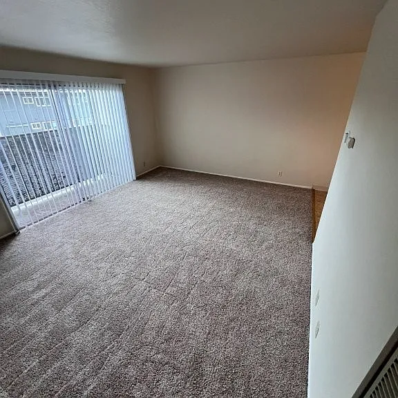 586 Berry Ave #5 — Photo 4