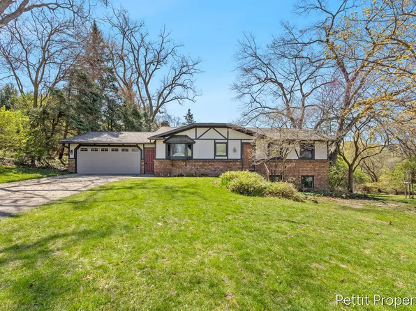 2160 Fox Ridge Dr NE, Grand Rapids, MI 49505