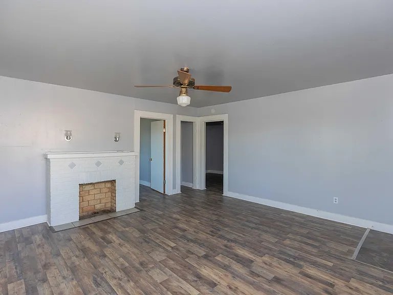 821 S Travis St #2 — Photo 6