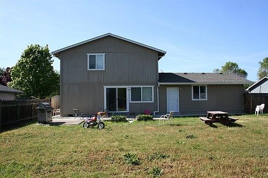 2nd image of 2664 Crater Lake Ave