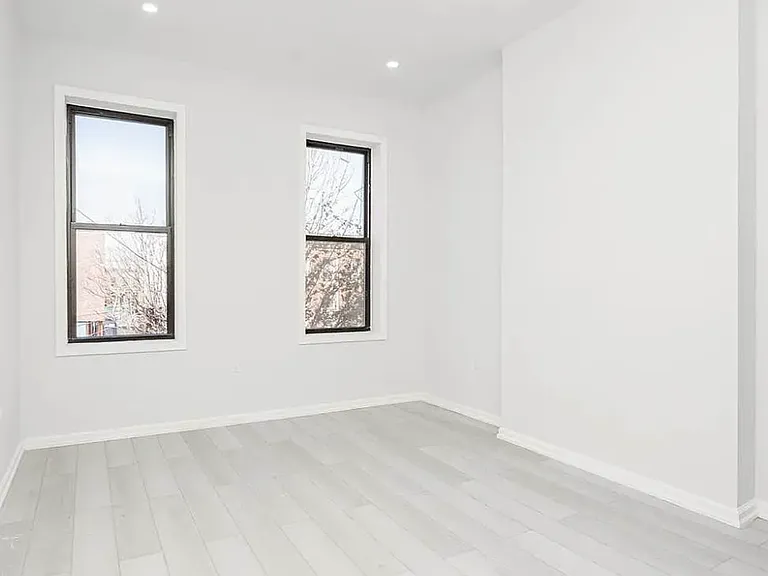 698 Hancock St #2R — Photo 7