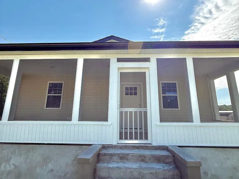215 Mecklenburg St — Photo 2