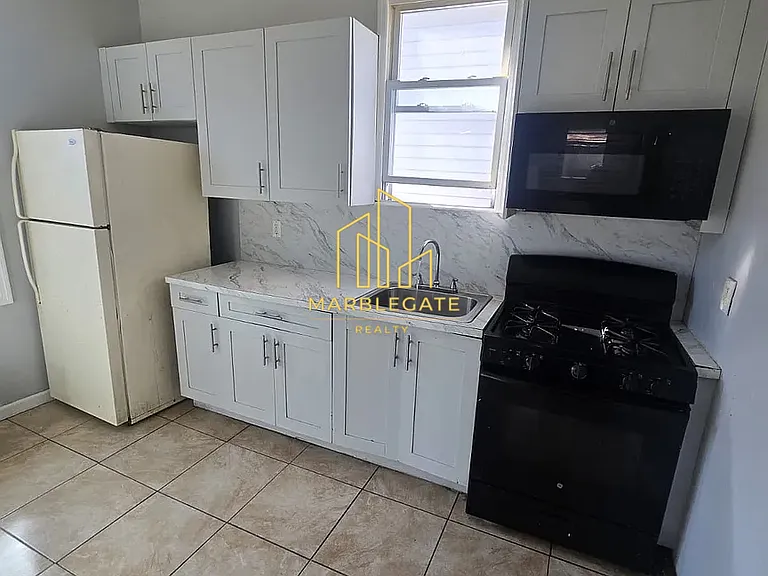 746 S 16th St #2AZ — Photo 2