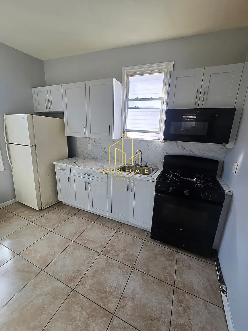 Building Photo - 746 S 16th St #2AZ