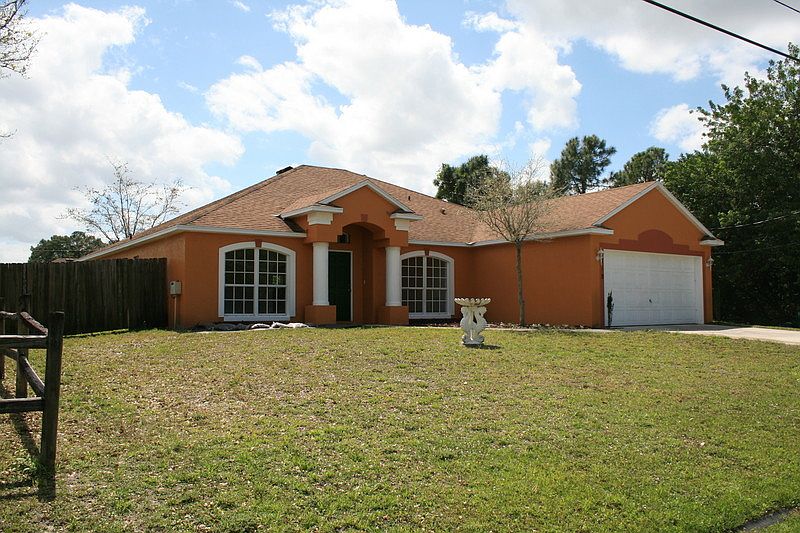 front exterior : Nice curb side view