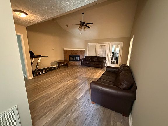 2nd image of 6725 Moon Cir