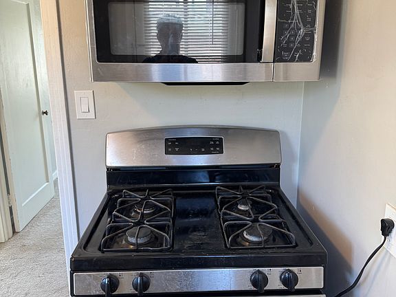 2nd image of 2116 California St #B