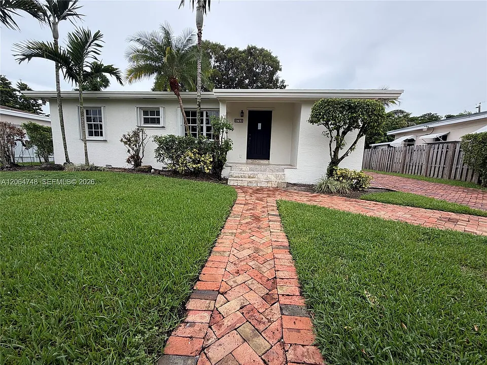 6746 SW 32nd Ter