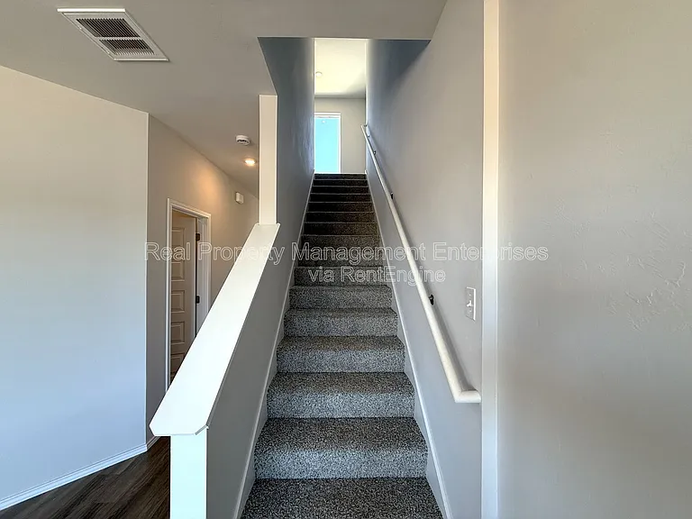 9521 Stallion Dr — Photo 13