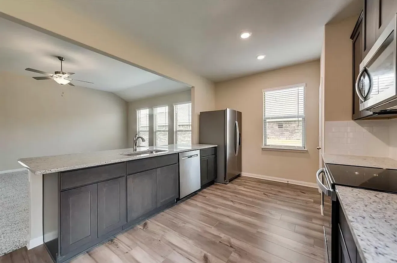 4 bed, 1811 sqft, $1,899 — Photo 3