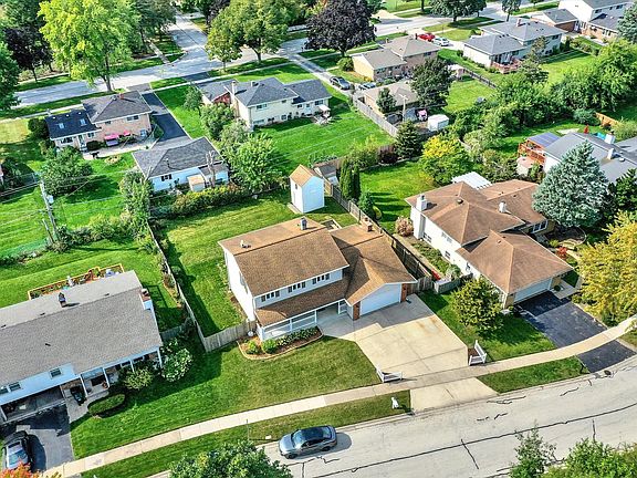 3rd image of 1924 N High Grove Ln