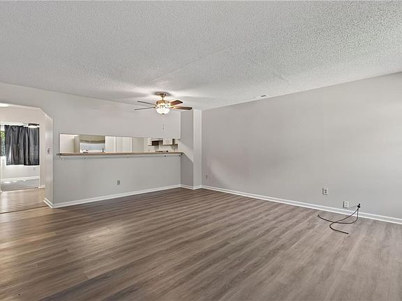 3rd image of 3097 Glastonbury Dr