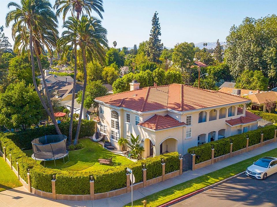1st image of 13609 Chandler Blvd