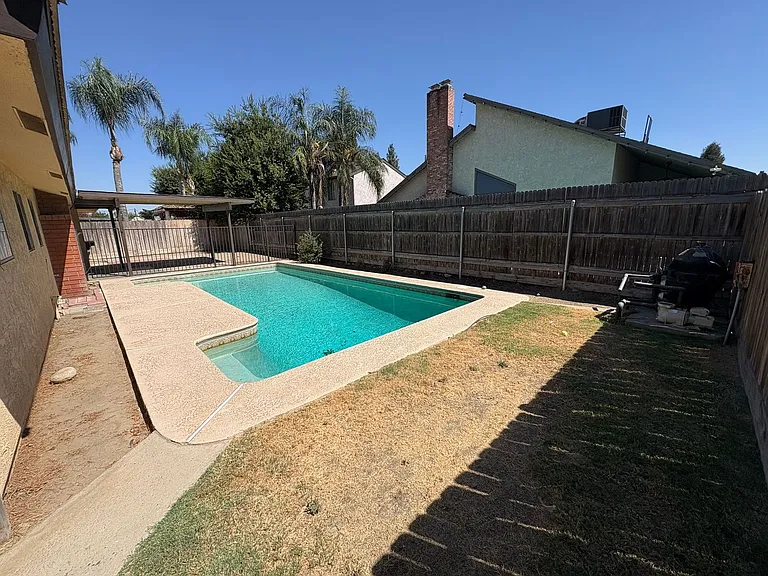2943 W Ashland Ave — Photo 34
