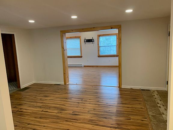 4th image of 1044 River Rd #B