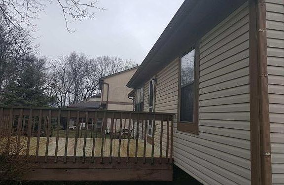 4th image of 469 Leamington Ct