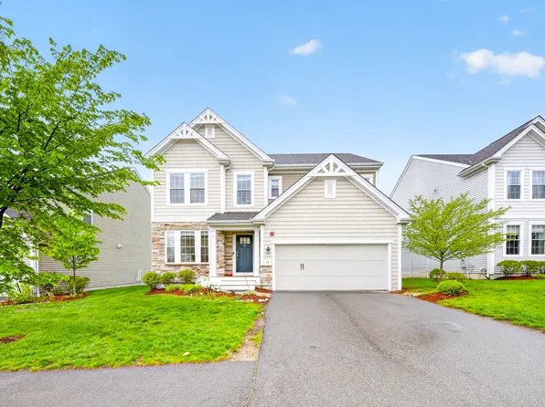 28 Cherry Ln #28, Hopkinton, MA 01748