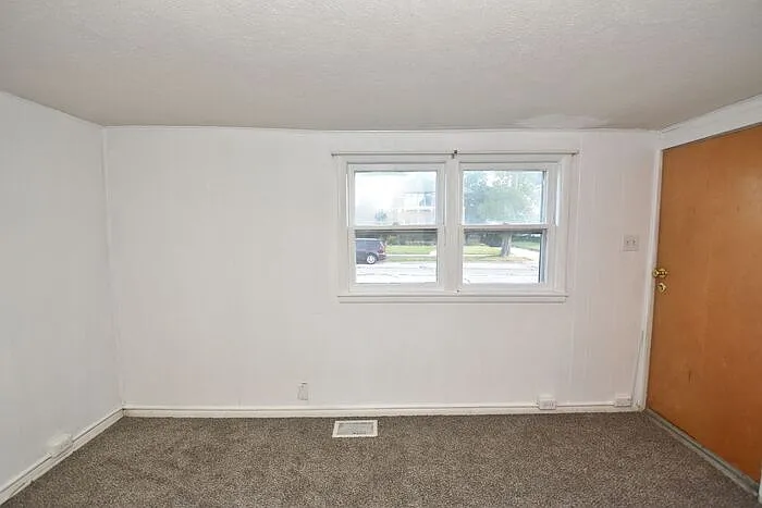 2 bed, 1.0 bath, 900 sqft, $850 — Photo 3