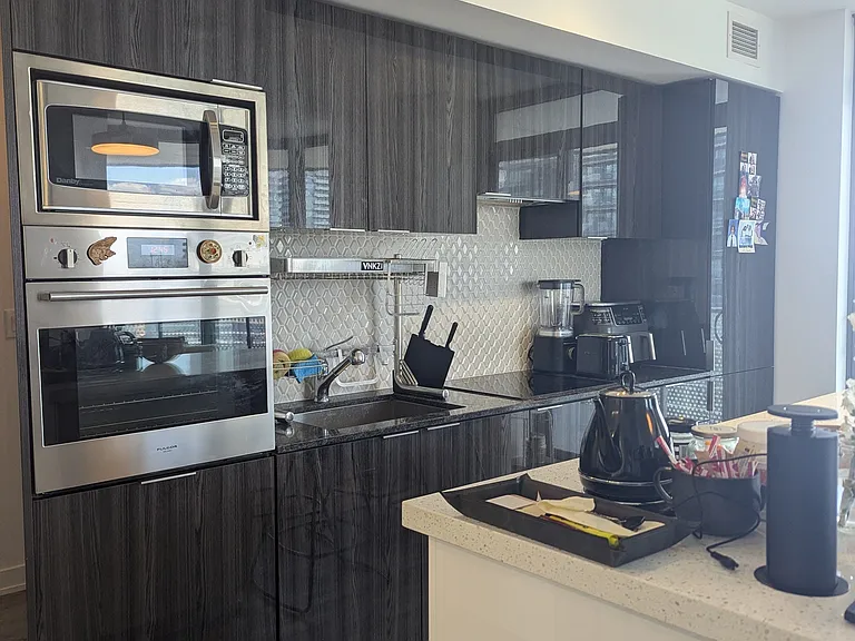 11 Wellesley St W #3208 — Photo 3