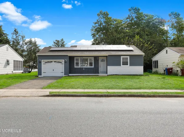 75 Brakenbury Drive, Toms River, NJ 08757