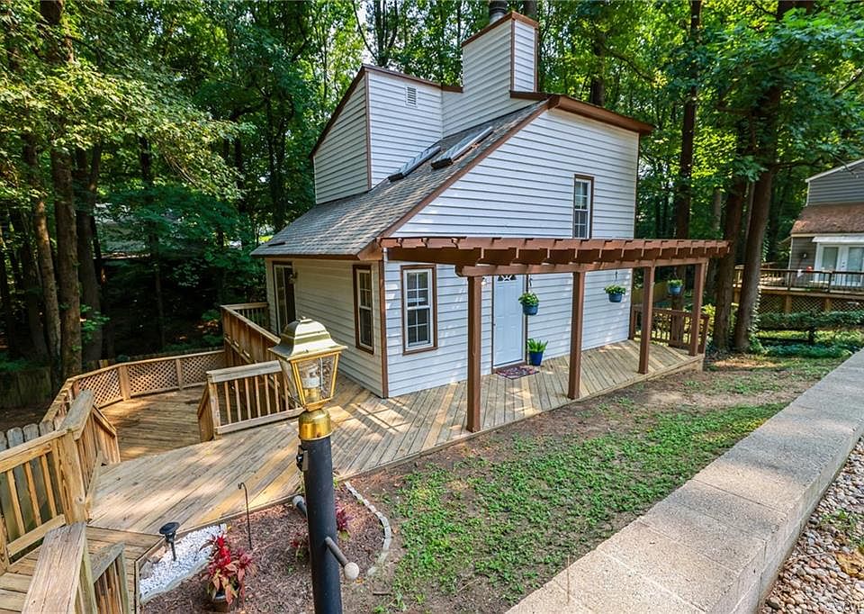 1st image of 903 Arch Hill Pl