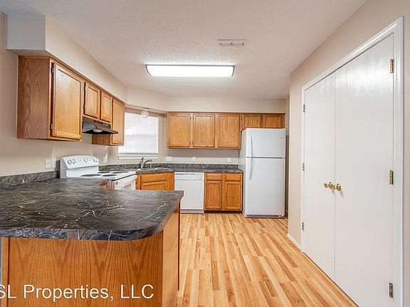 5th image of 1902 N Pine Valley Dr