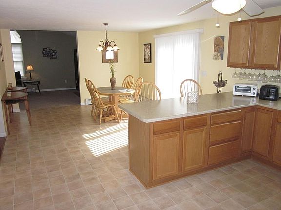 5th image of 14 Ware Dr