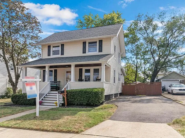 1235 Maple Ave — Photo 1