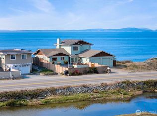 2597 W Beach Rd, Oak Harbor, WA 98277