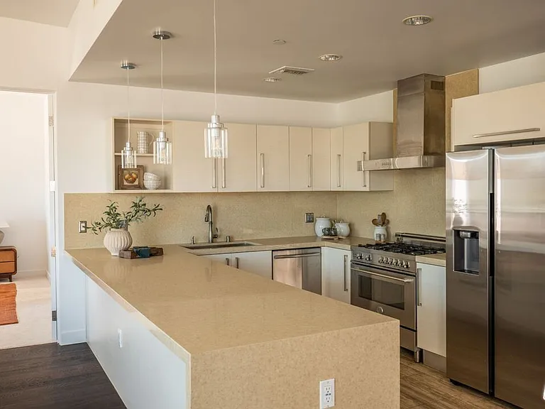 855 N Croft Ave #Penthouse 4 — Photo 17
