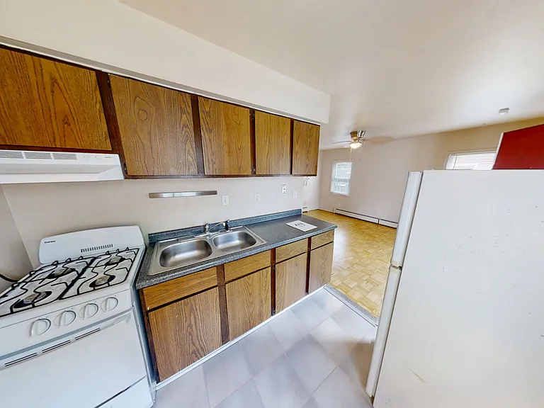 118 E Kingsley St — Photo 3