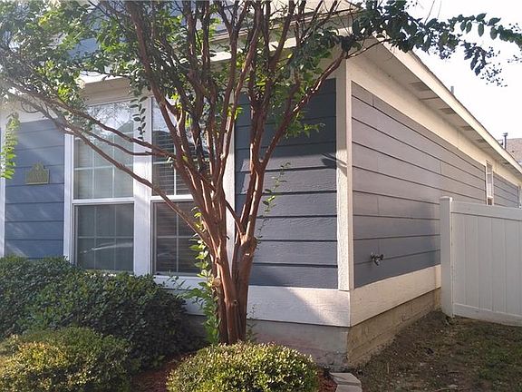 3rd image of 1001 Appalachian Ln