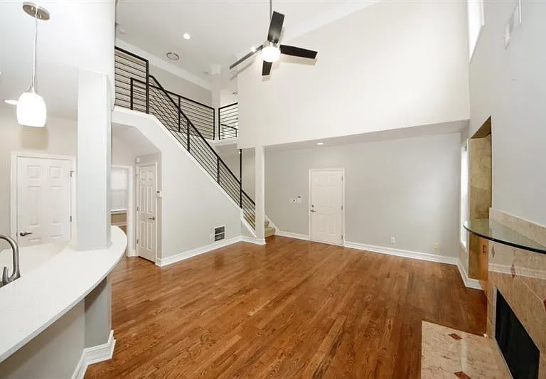 1354 Brookhaven Village Cir NE — Photo 8