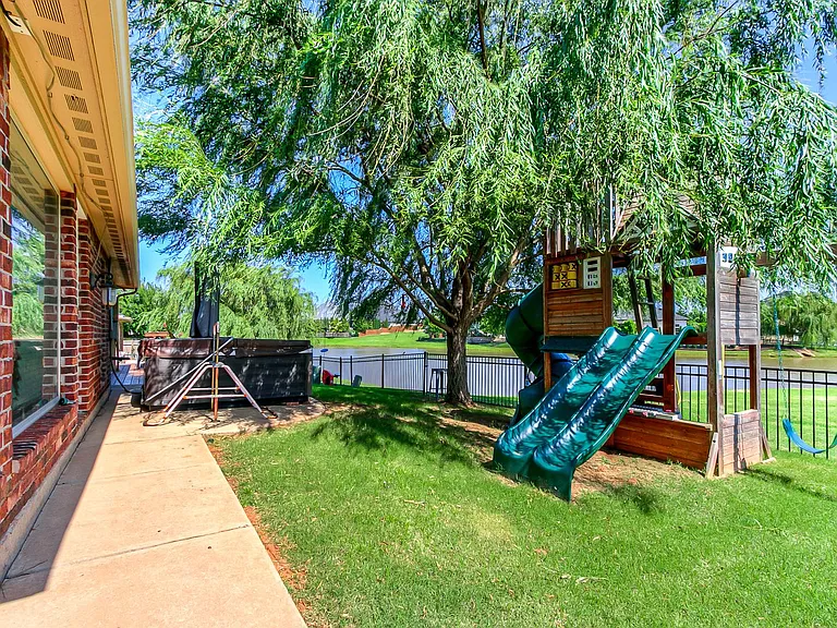 3608 NW 176th St — Photo 35