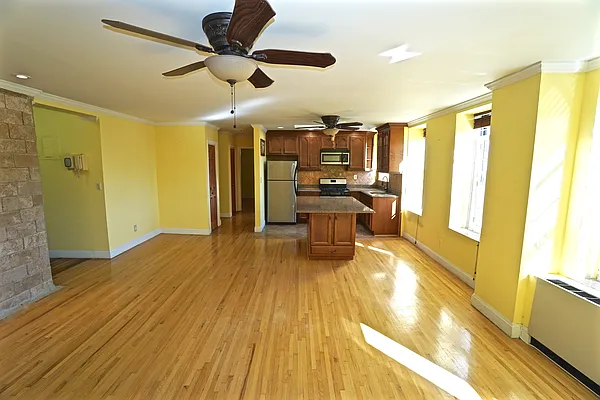 Rented by Bizzarro Agency | media 9