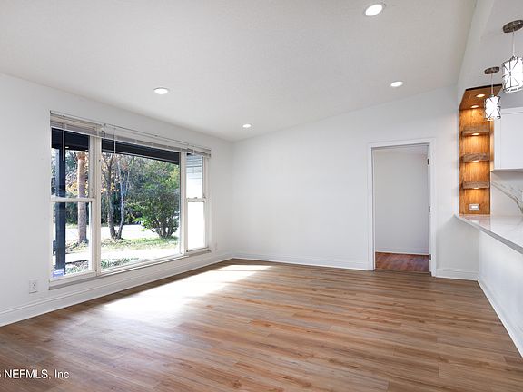 4th image of 203 RIO Road