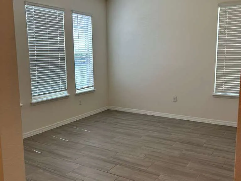 16453 Point Rock Dr — Photo 5
