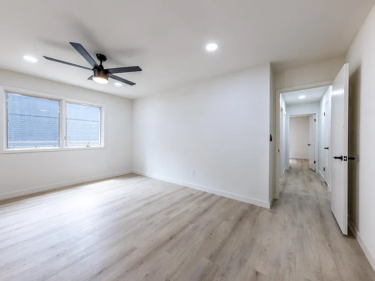 7601 W Gate Blvd — Photo 30