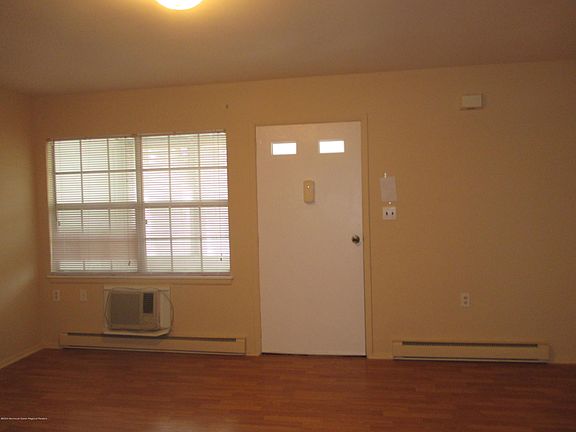 5th image of 103D Edinburgh Ln