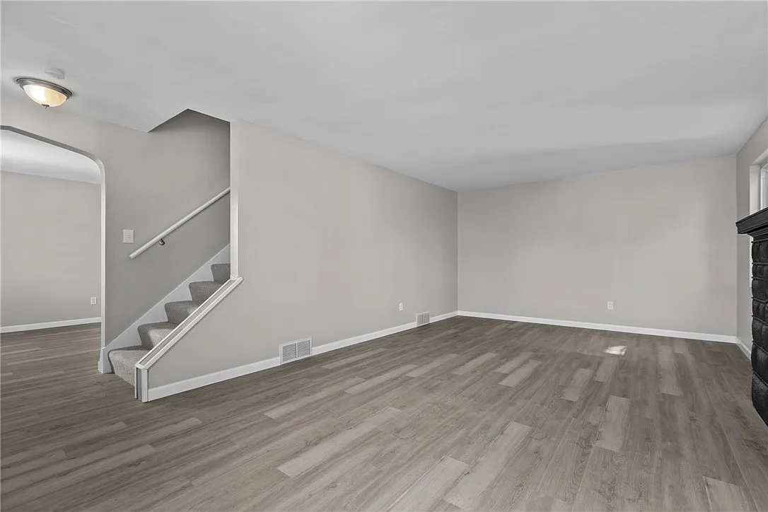 3 bed, 1232 sqft, $1,700 — Photo 2