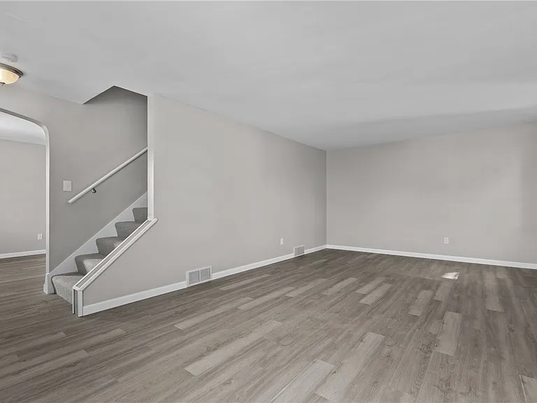 2982 Kestner Ave — Photo 2