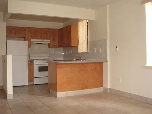 Rented by Metroline Realty | media 26