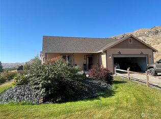 11 Ira Ln, Okanogan, WA 98840